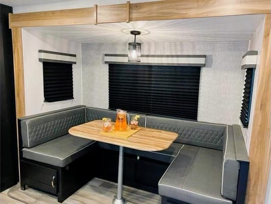 "The Suite Spot" - 2022 Coachmen Freedom Express Ultra Lite 257BHS