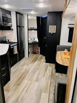 "The Suite Spot" - 2022 Coachmen Freedom Express Ultra Lite 257BHS