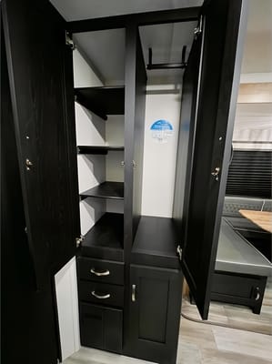 "The Suite Spot" - 2022 Coachmen Freedom Express Ultra Lite 257BHS