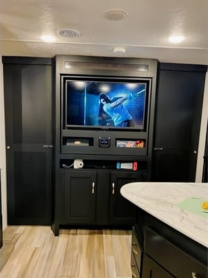 "The Suite Spot" - 2022 Coachmen Freedom Express Ultra Lite 257BHS