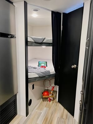 "The Suite Spot" - 2022 Coachmen Freedom Express Ultra Lite 257BHS
