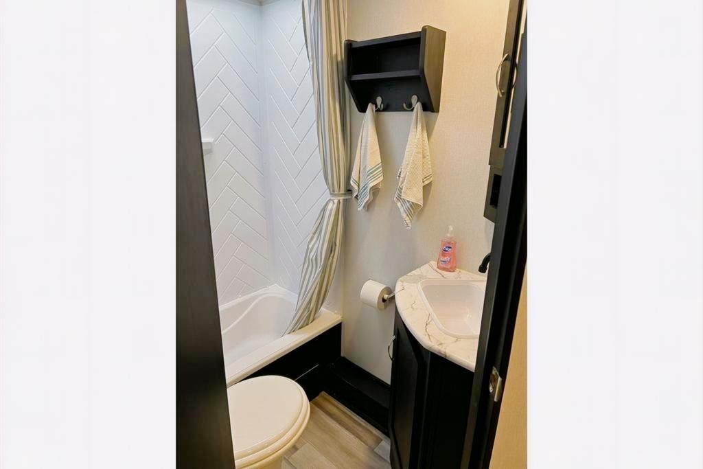 "The Suite Spot" - 2022 Coachmen Freedom Express Ultra Lite 257BHS
