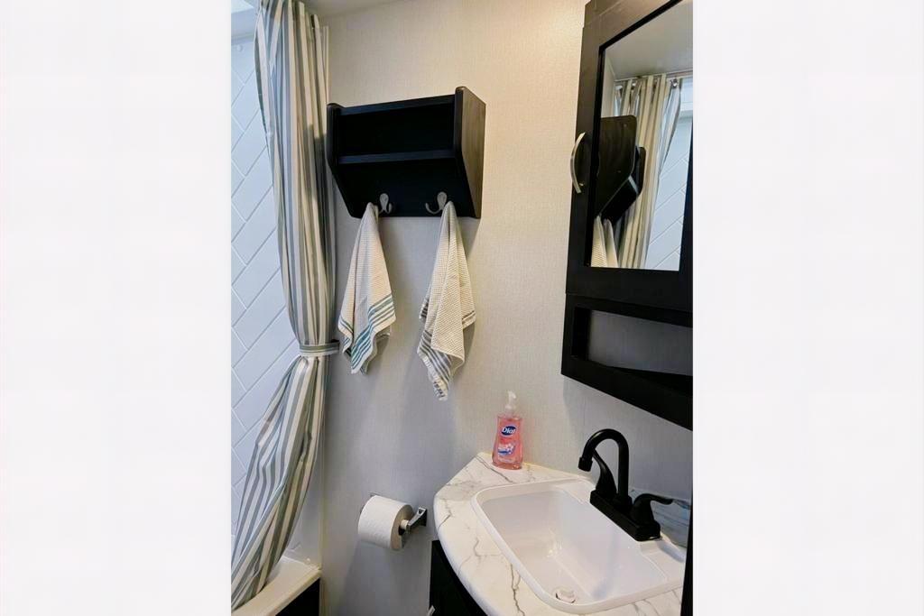 "The Suite Spot" - 2022 Coachmen Freedom Express Ultra Lite 257BHS