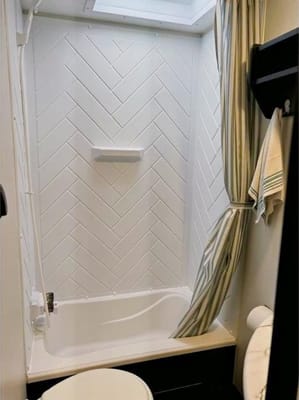 "The Suite Spot" - 2022 Coachmen Freedom Express Ultra Lite 257BHS