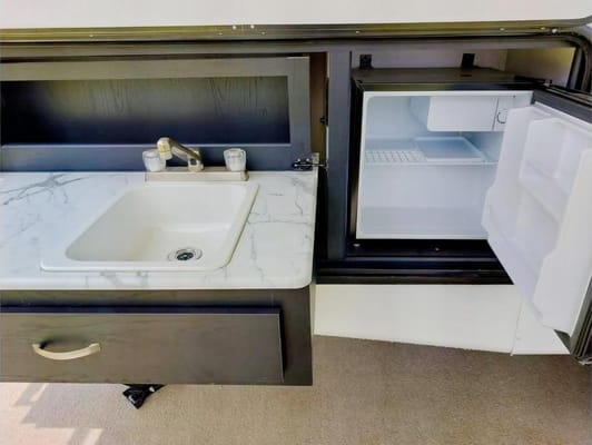 "The Suite Spot" - 2022 Coachmen Freedom Express Ultra Lite 257BHS