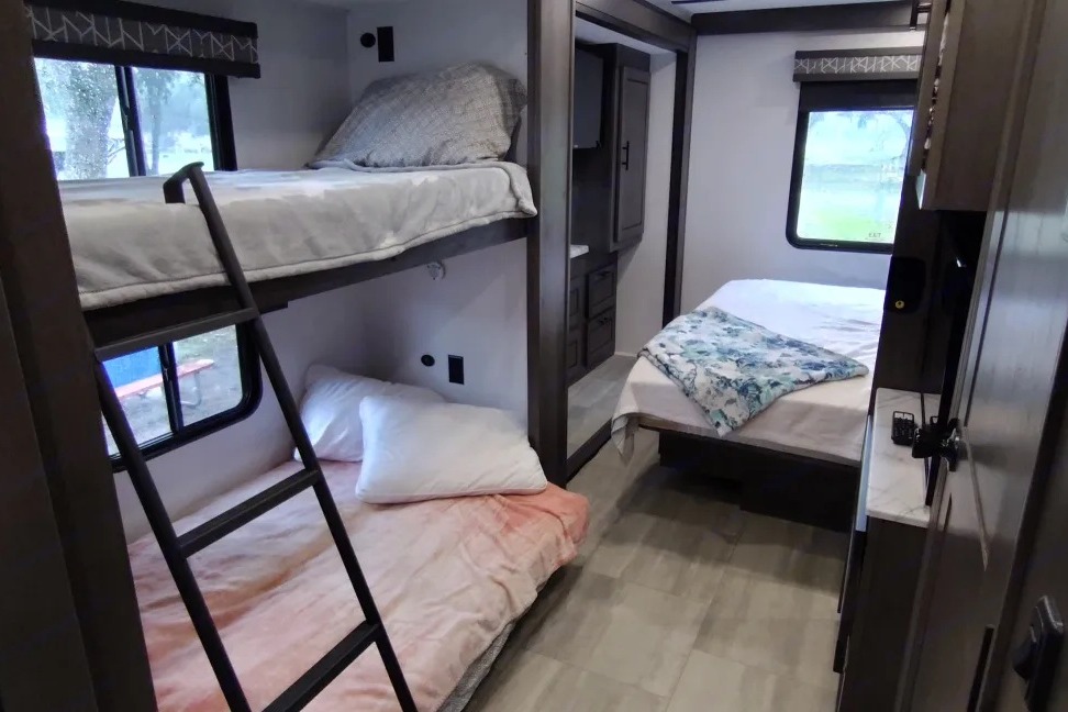 NEW 2024 Luxury Motorcoach! Sleeps 10!