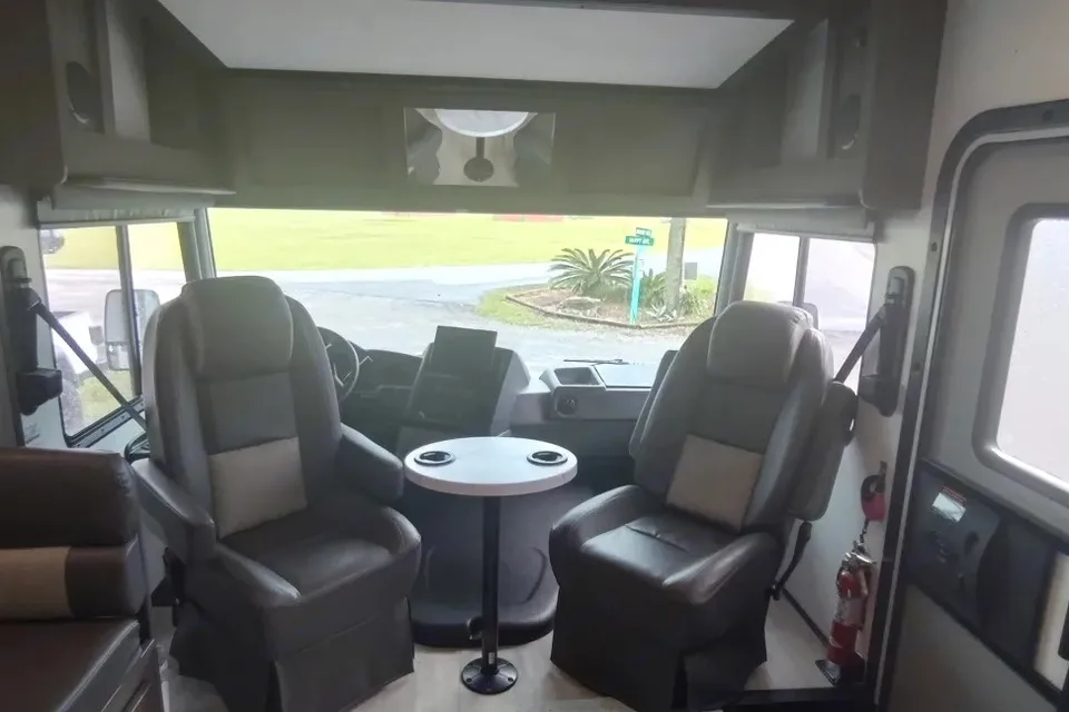NEW 2024 Luxury Motorcoach! Sleeps 10!