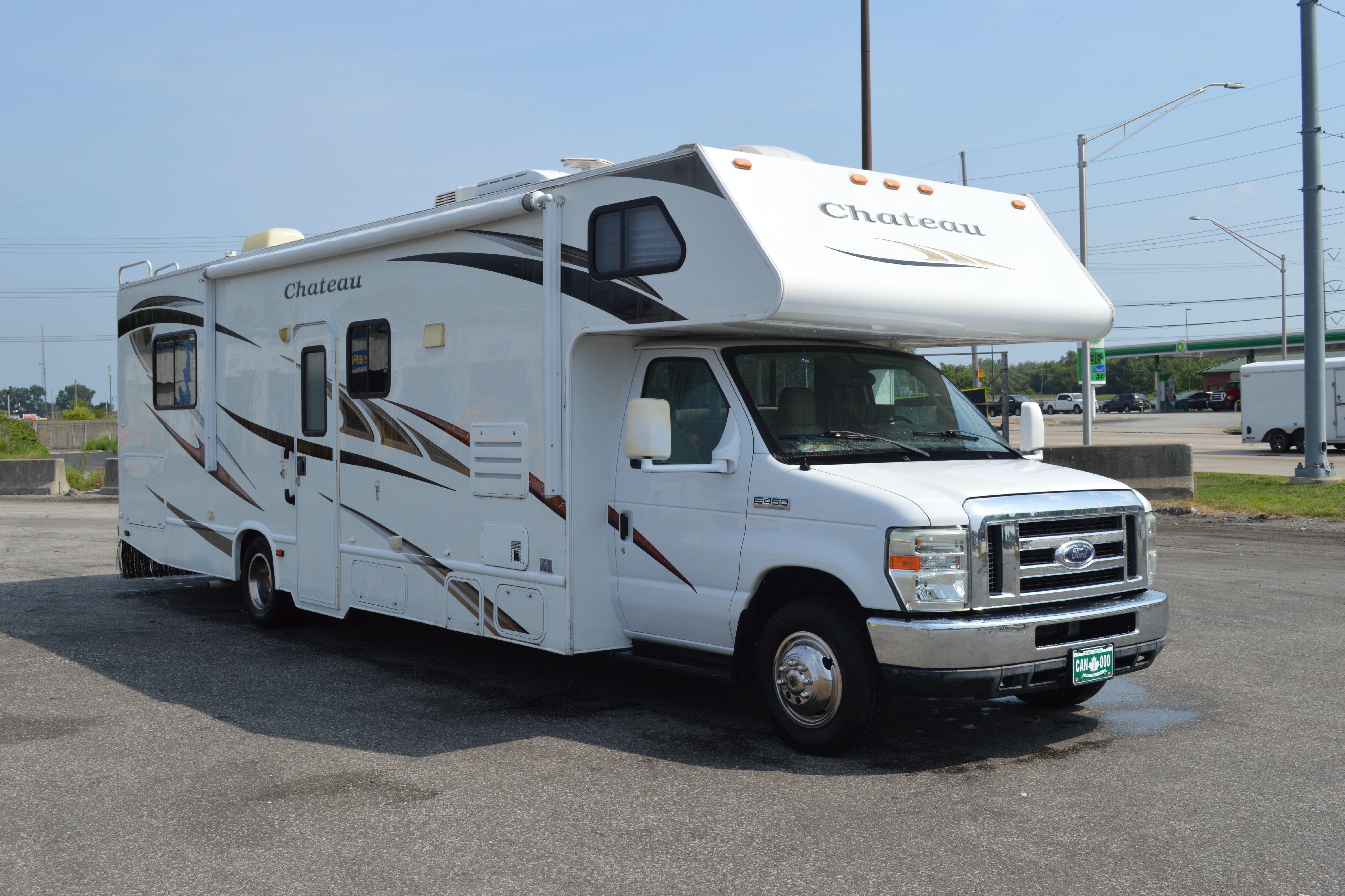 "Big Betty White"  - Thor Motor Coach Chateau 31K Class C