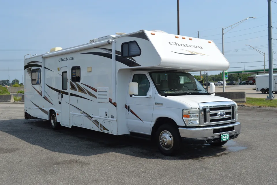 "Big Betty White"  - Thor Motor Coach Chateau 31K Class C