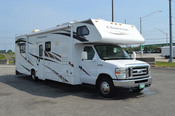 "Big Betty White" - Thor Motor Coach Chateau 31K Class C