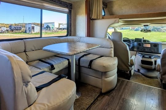 "Big Betty White"  - Thor Motor Coach Chateau 31K Class C