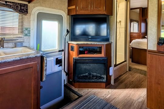 "Big Betty White"  - Thor Motor Coach Chateau 31K Class C