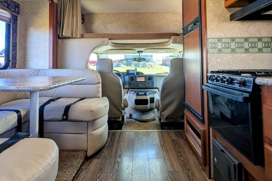 "Big Betty White"  - Thor Motor Coach Chateau 31K Class C