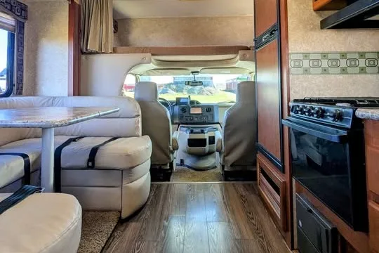 "Big Betty White" - Thor Motor Coach Chateau 31K Class C