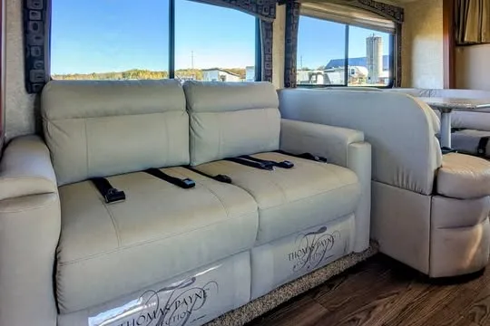 "Big Betty White" - Thor Motor Coach Chateau 31K Class C