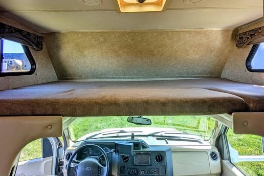"Big Betty White"  - Thor Motor Coach Chateau 31K Class C