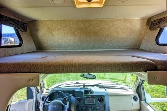 "Big Betty White" - Thor Motor Coach Chateau 31K Class C