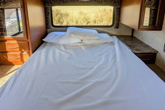 "Big Betty White" - Thor Motor Coach Chateau 31K Class C