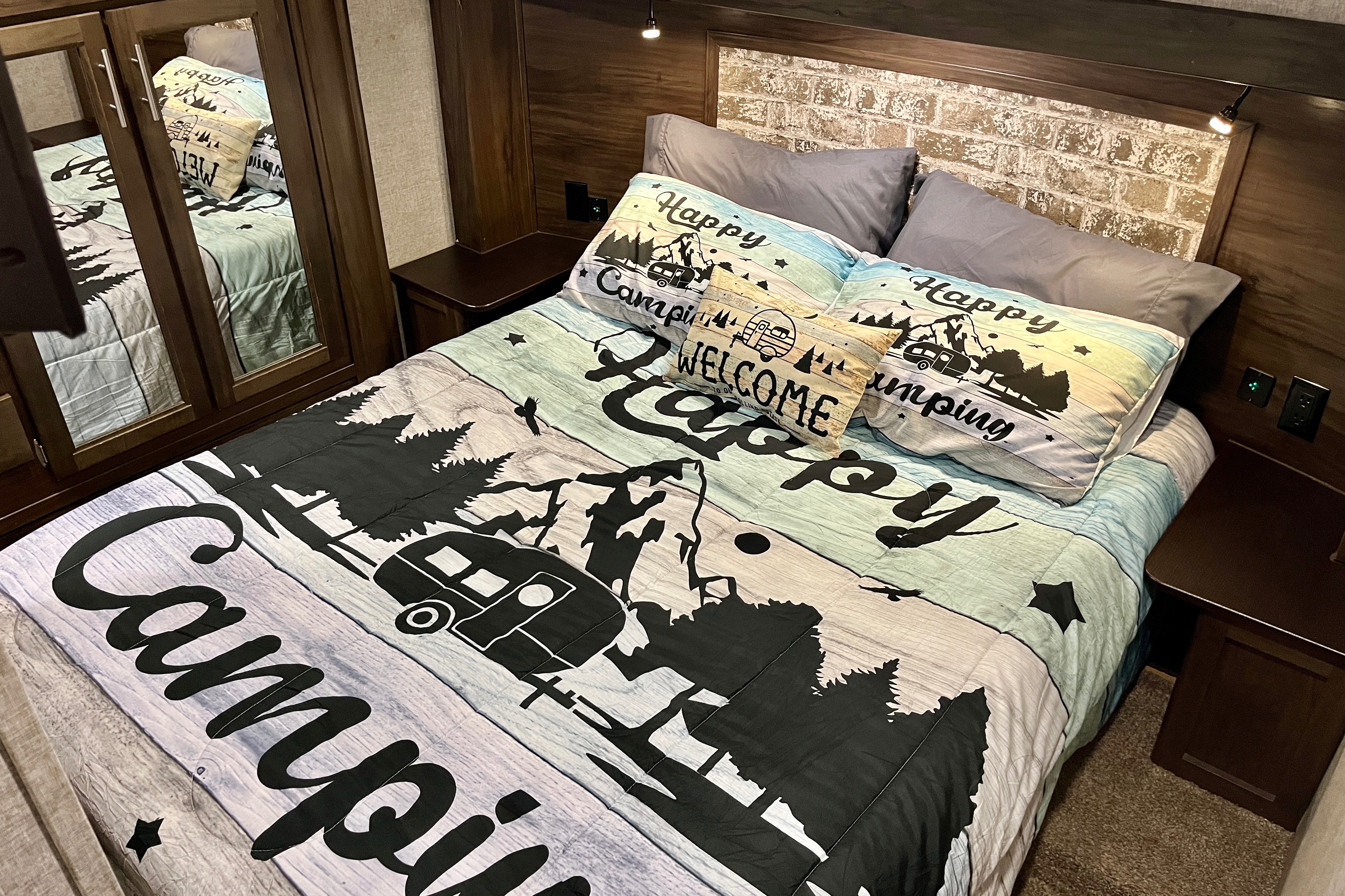  Fully Equipped RV-Perfect for Families or Couples!