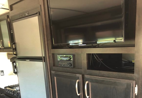 Roger's Imagine 2800BH Travel Trailer