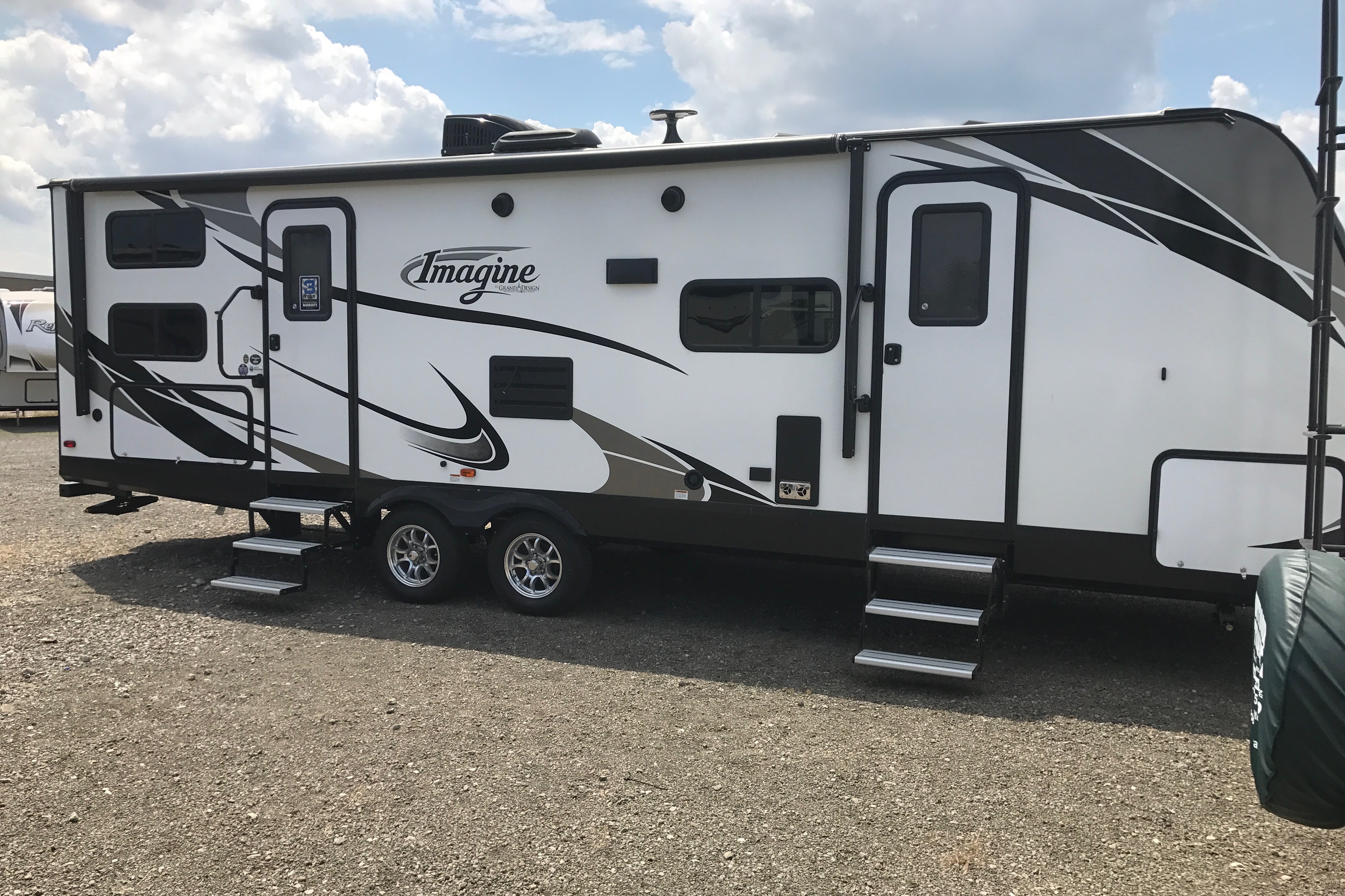 Roger's Imagine  2800BH Travel Trailer