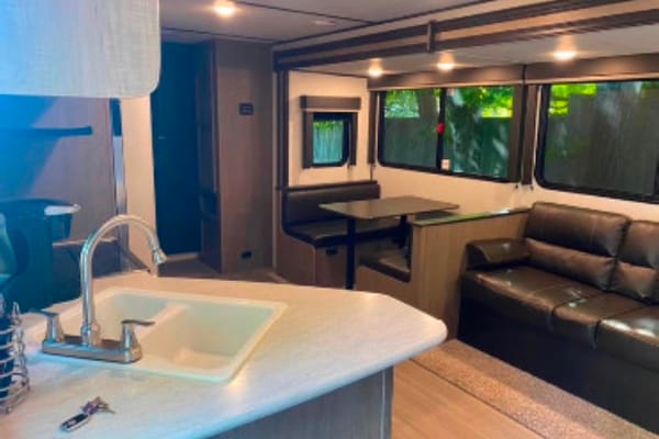 10 sleeper Keystone Hideout Travel Trailer