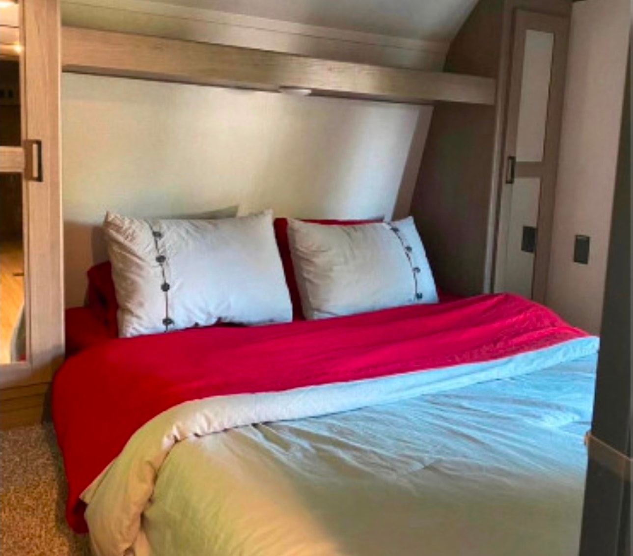 10 sleeper Keystone Hideout Travel Trailer