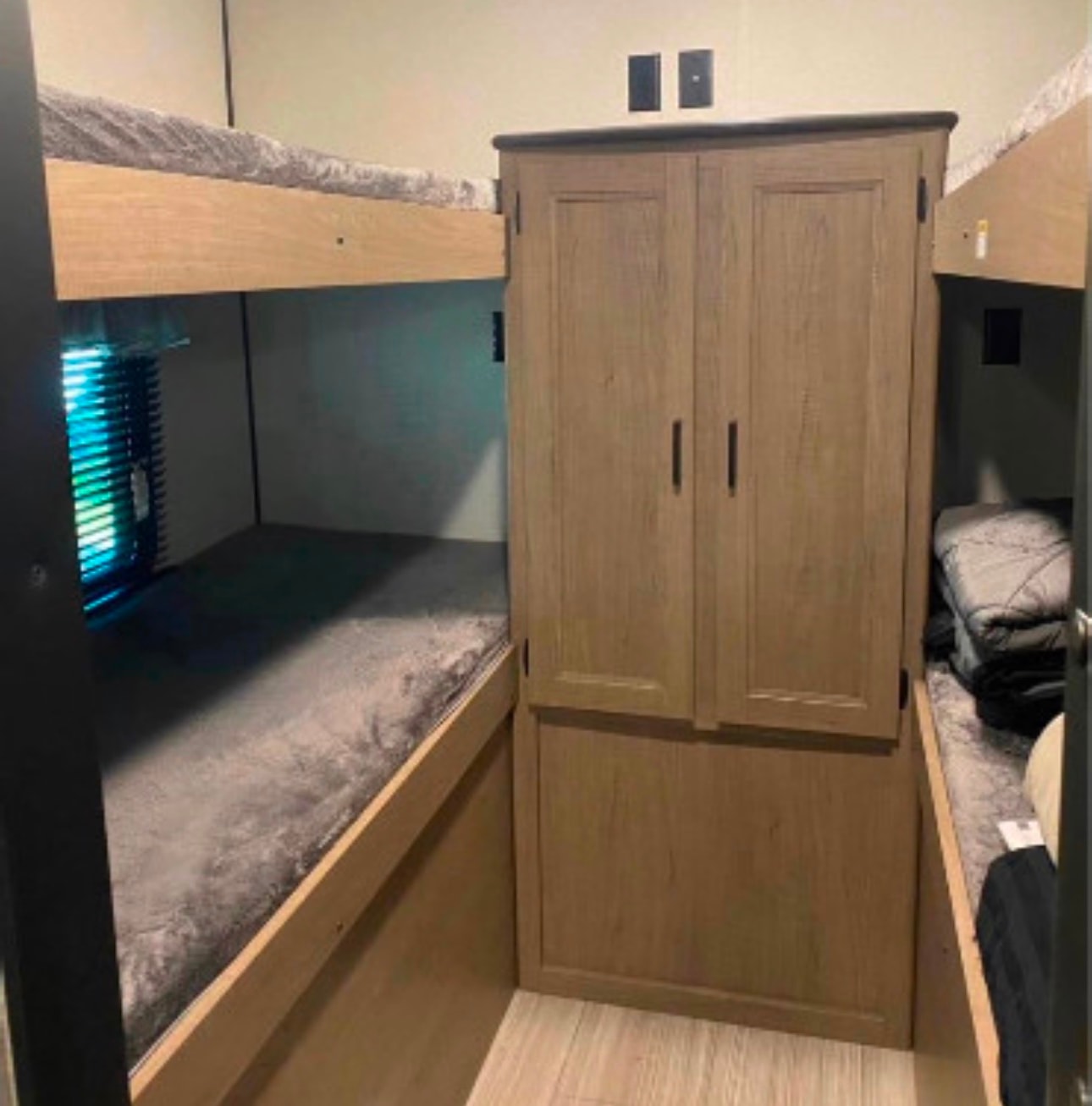 10 sleeper Keystone Hideout Travel Trailer