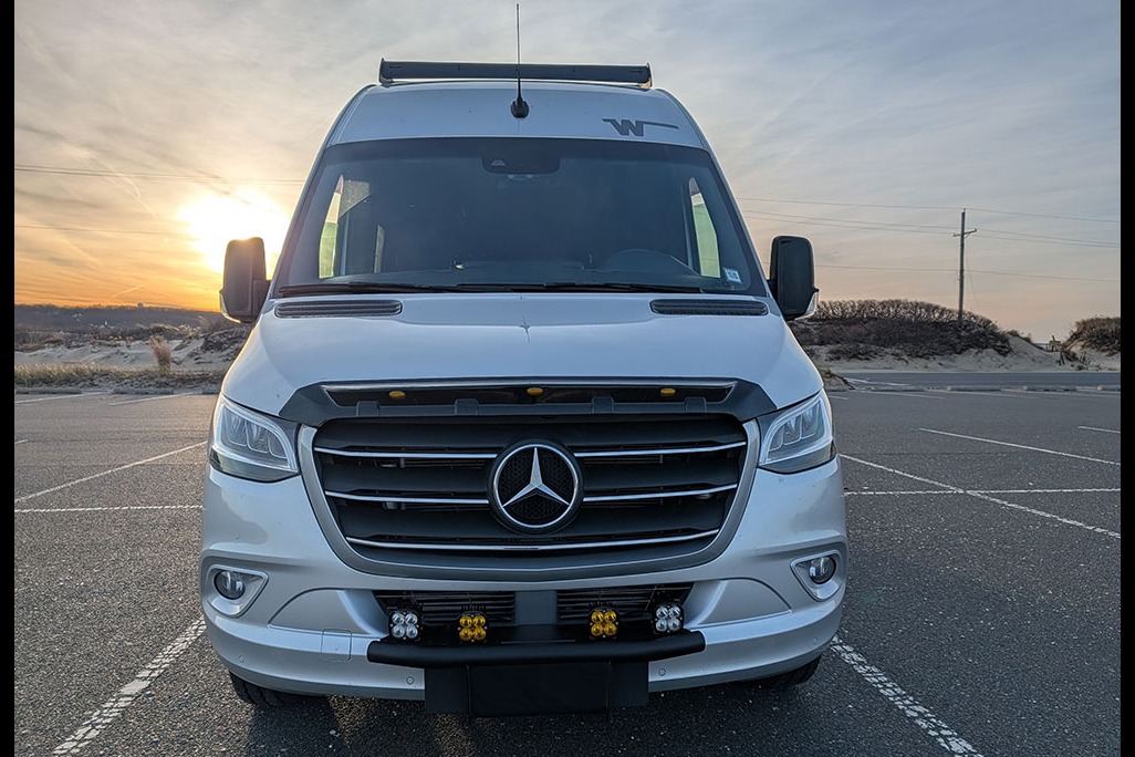 ROVENN - Mercedes Winnebago + Adventure Wagon Class B