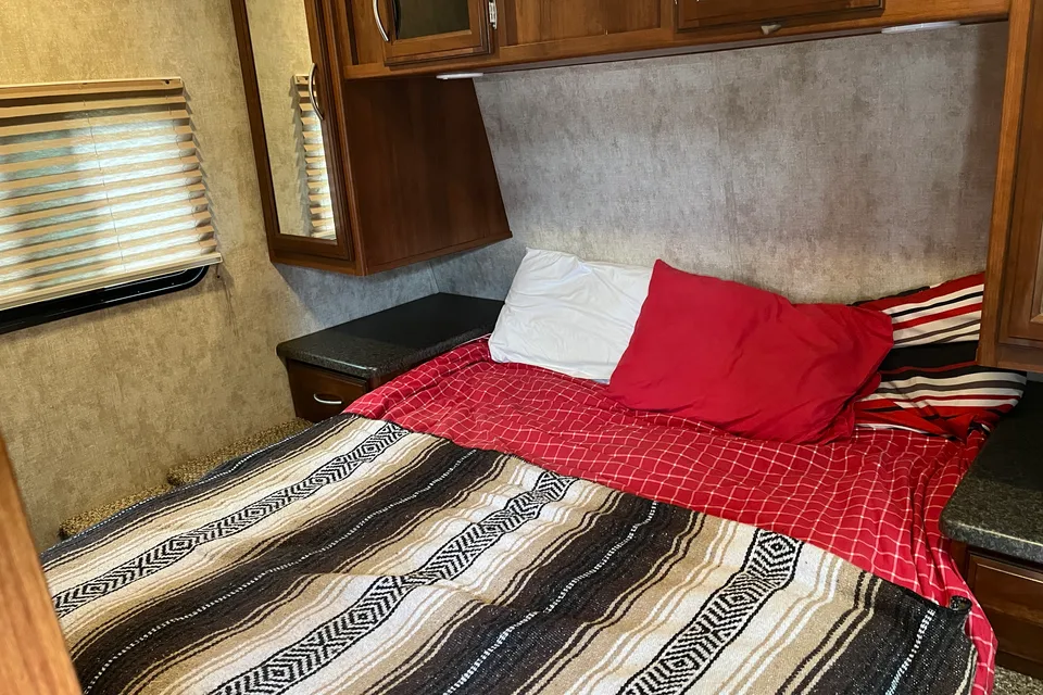 Spacious 30ft travel trailer with 3 queen beds