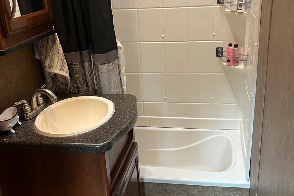 Spacious 30ft travel trailer with 3 queen beds