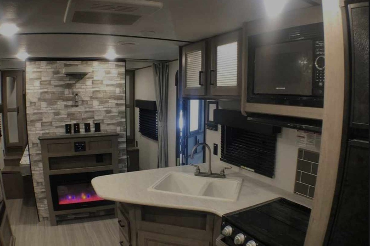 Krause's Family Keystone 245 LHSWE Travel Trailer