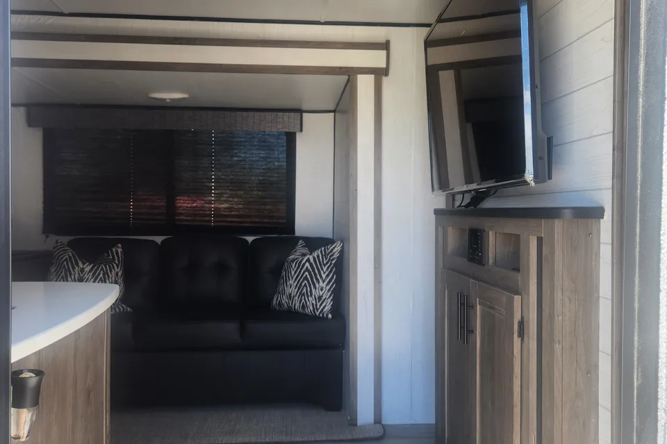 Fridas's Pioneer QB 300 Pioneer Travel Trailer