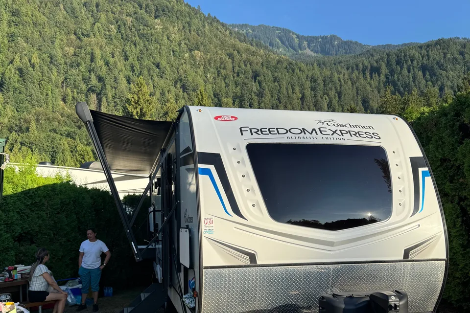 Wilbert’s Freedom Express Coachmen 2022 Travel Trailer