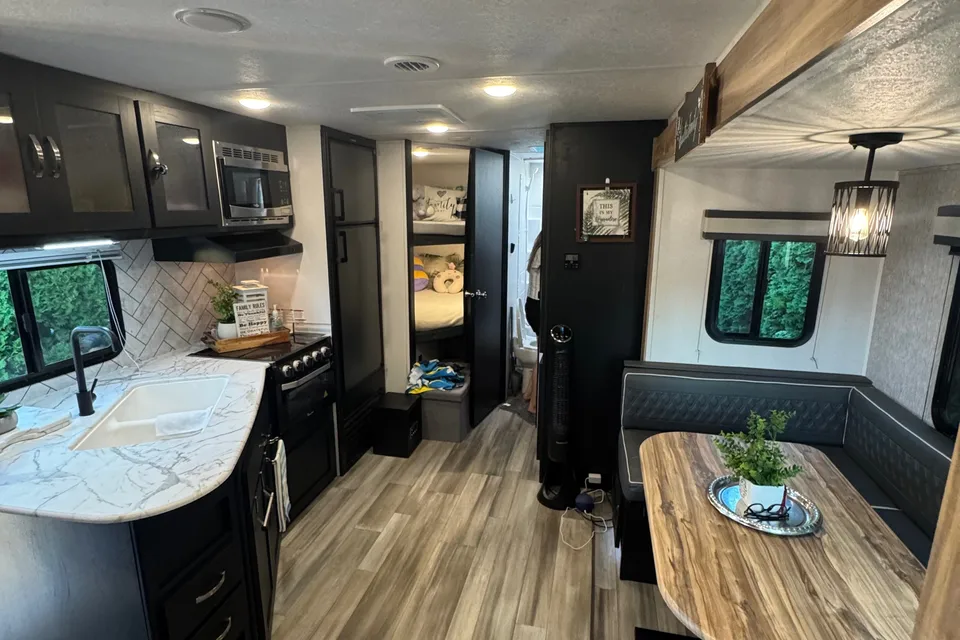 Wilbert’s Freedom Express Coachmen 2022 Travel Trailer