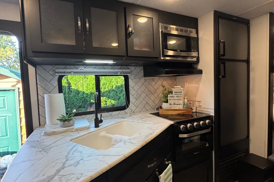 Wilbert’s Freedom Express Coachmen 2022 Travel Trailer