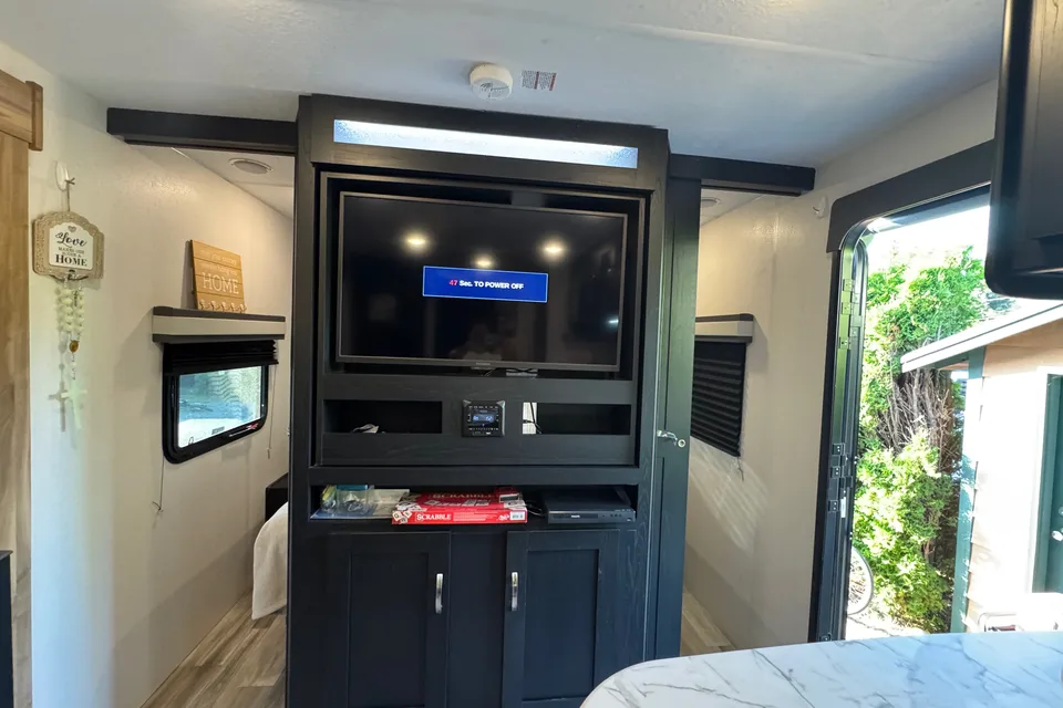Wilbert’s Freedom Express Coachmen 2022 Travel Trailer