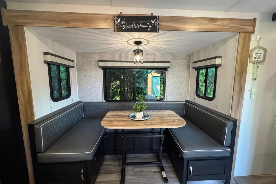 Wilbert’s Freedom Express Coachmen 2022 Travel Trailer