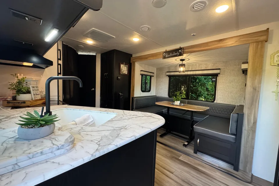 Wilbert’s Freedom Express Coachmen 2022 Travel Trailer