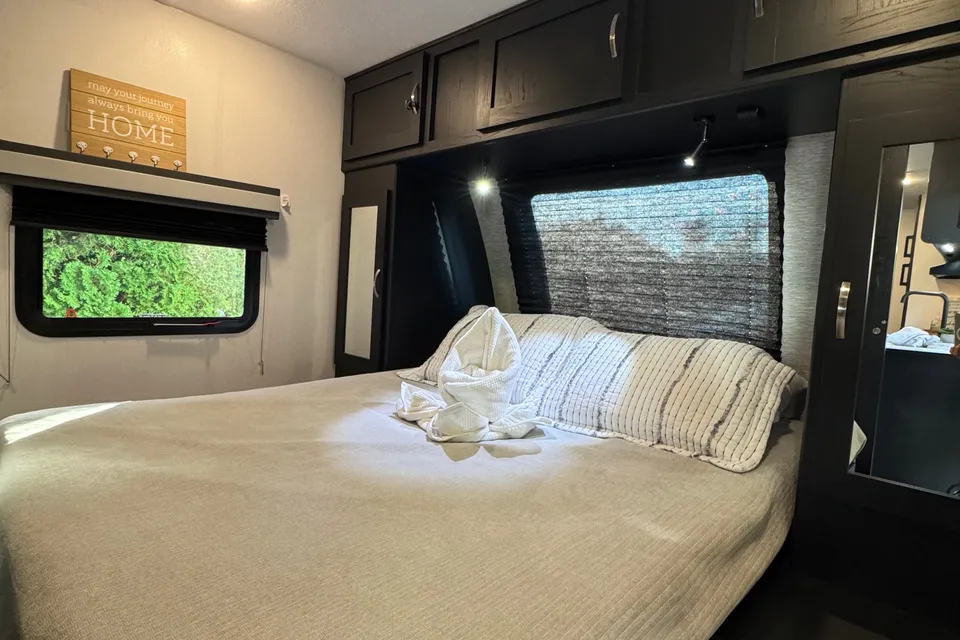 Wilbert’s Freedom Express Coachmen 2022 Travel Trailer