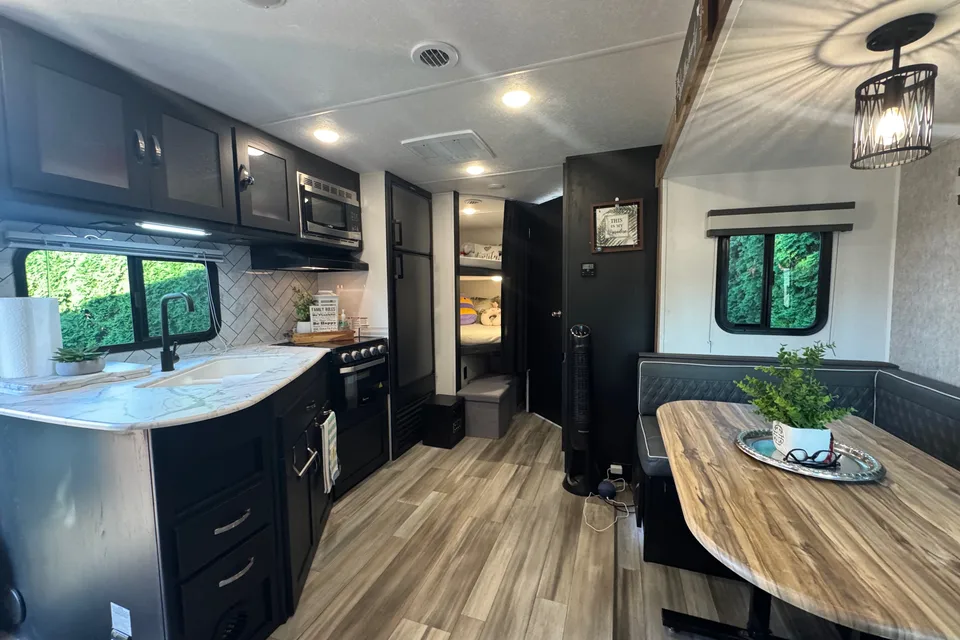 Wilbert’s Freedom Express Coachmen 2022 Travel Trailer