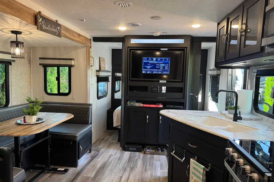 Wilbert’s Freedom Express Coachmen 2022 Travel Trailer
