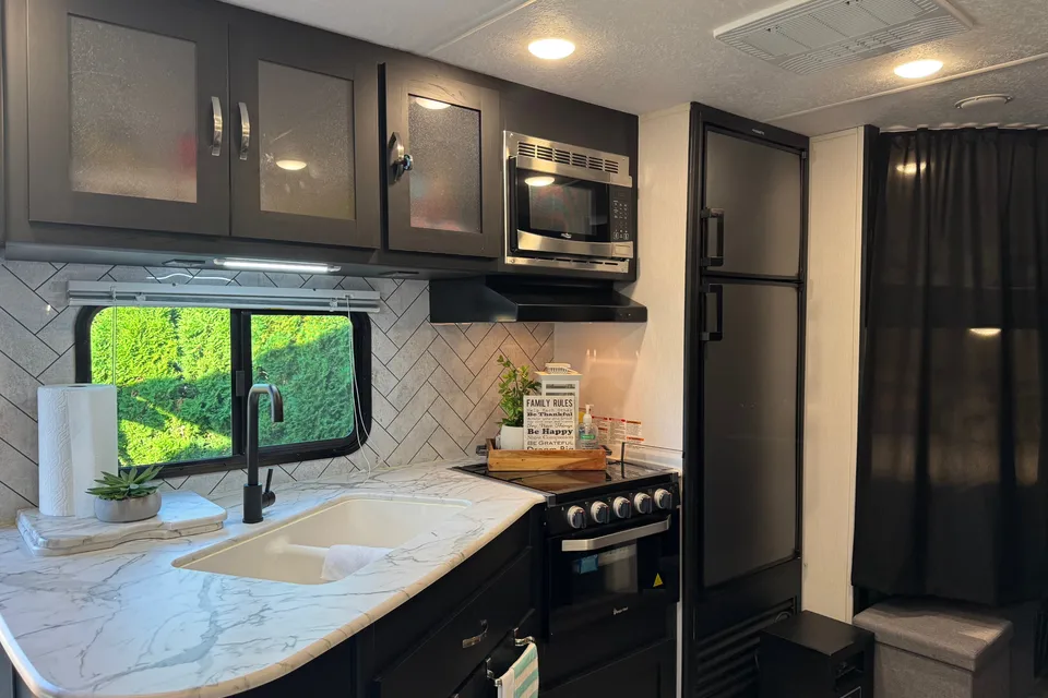 Wilbert’s Freedom Express Coachmen 2022 Travel Trailer