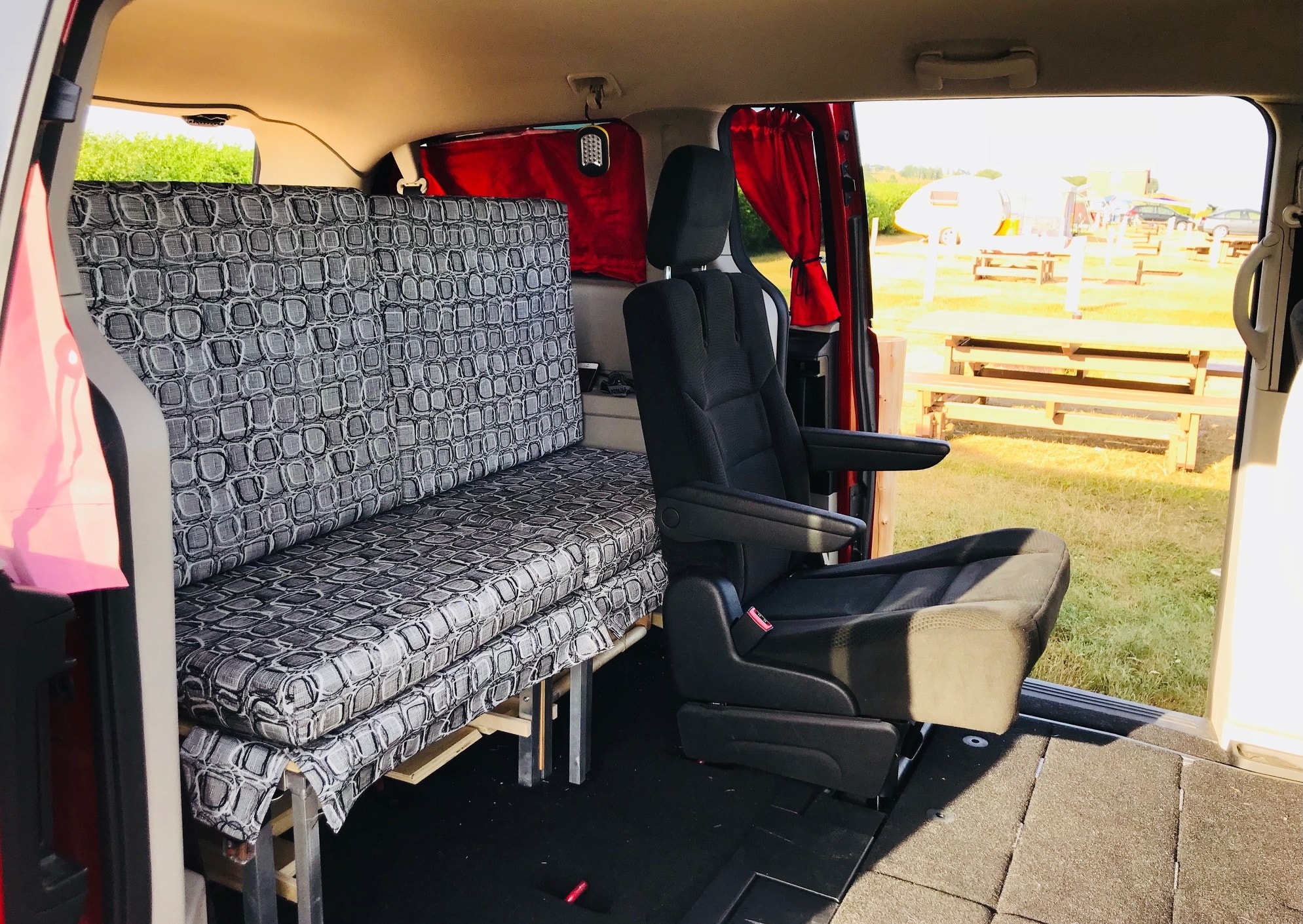 INCOGNITO Grand Caravan Campervan