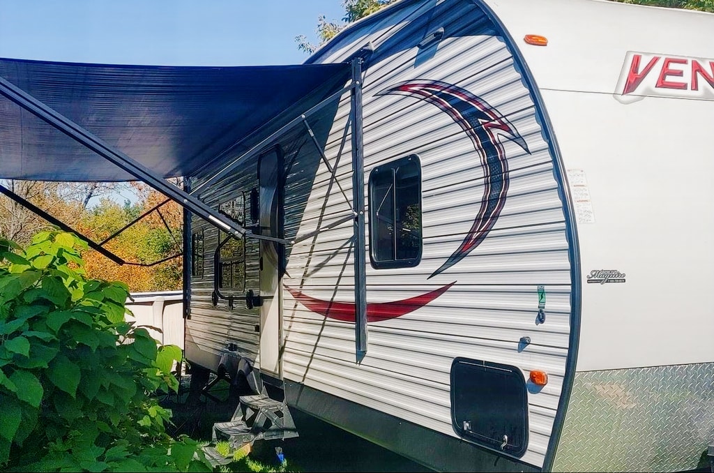 Forest River Vengeance 28V Roulotte cargo (capacité 6 personnes)