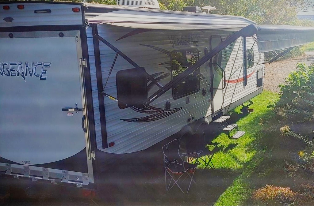 Forest River Vengeance 28V Roulotte cargo (capacité 6 personnes)