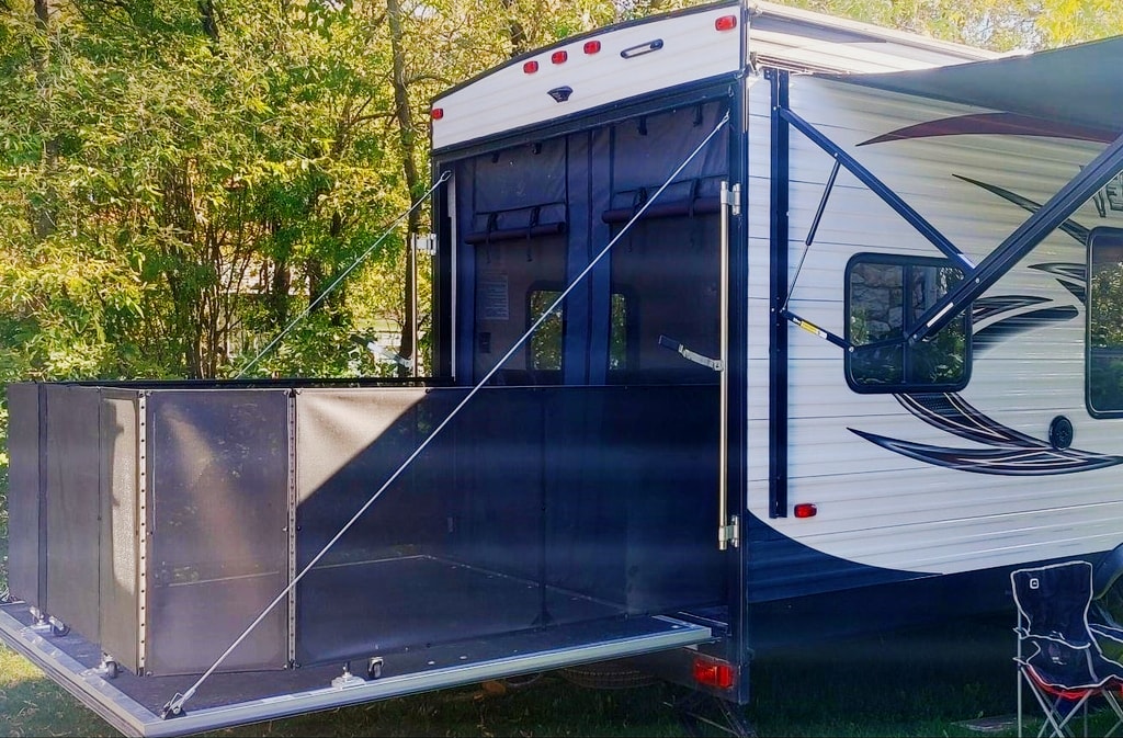Forest River Vengeance 28V Roulotte cargo (capacité 6 personnes)
