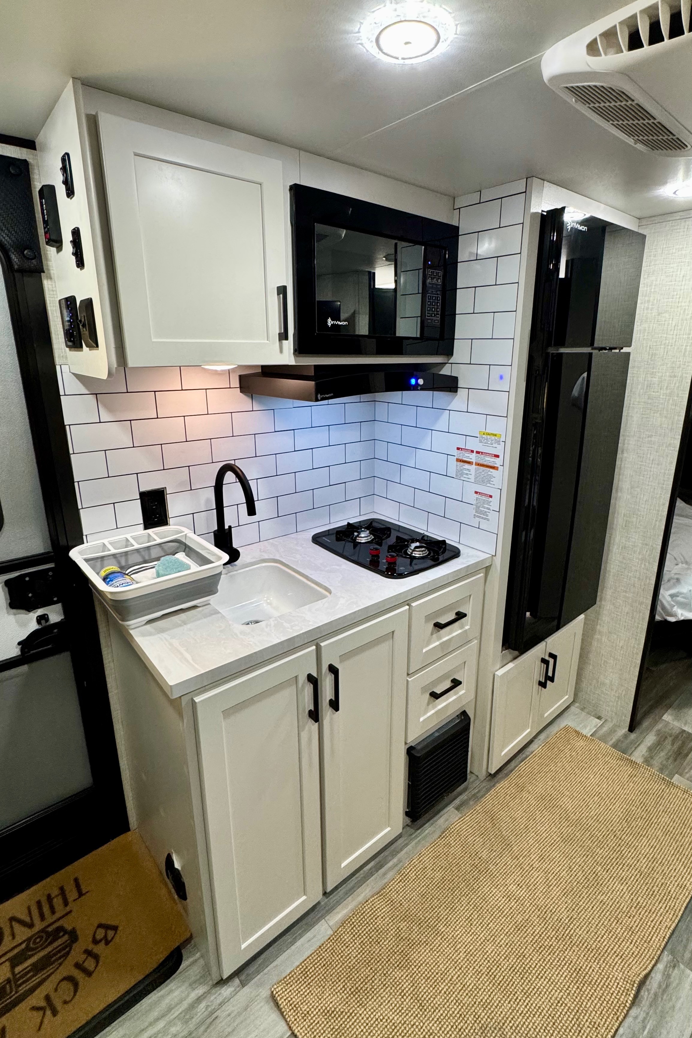 Modern Family Adventure: 2025 Jayco Baja 197MBW