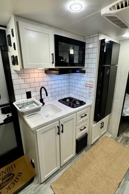 Modern Family Adventure: 2025 Jayco Baja 197MBW