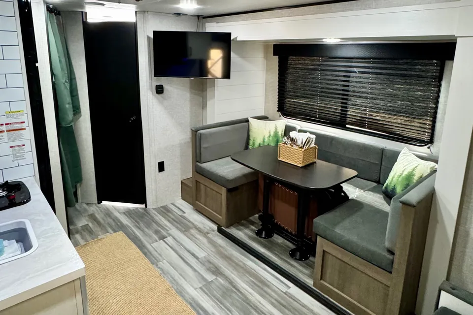 Modern Family Adventure: 2025 Jayco Baja 197MBW